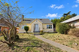 925 S 10th St, Coos Bay, OR 97420 - Photo 1