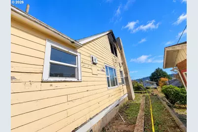 925 S 10th St, Coos Bay, OR 97420 - Photo 4