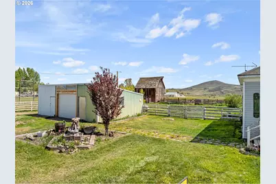 710 School St, Haines, OR 97833 - Photo 4