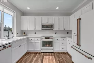 2550 Edgewater Dr, Woodburn, OR 97071 - Photo 12