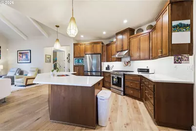 2575 Crescent Ave, Eugene, OR 97408 - Photo 14