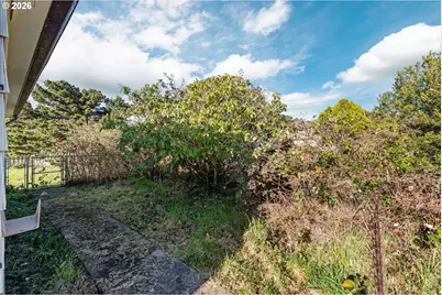 1015 Franklin Ave, Bandon, OR 97411 - Photo 22