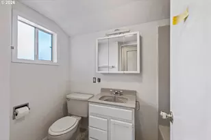 1015 Franklin Ave, Bandon, OR 97411 - Photo 18