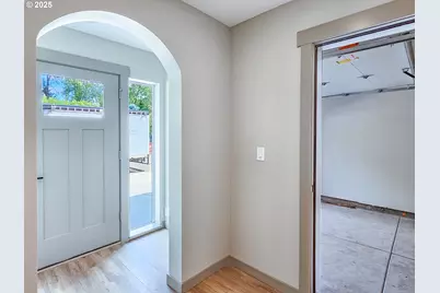 13290 SW Bradley Ln, King City, OR 97224 - Photo 2