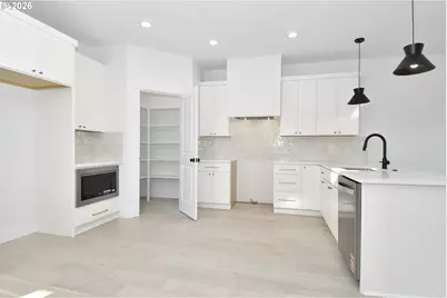 5622 SE 142nd Pl, Portland, OR 97236 - Photo 8