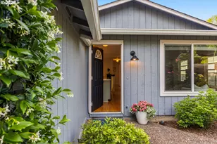4743 SW Seymour Ct, Portland, OR 97221 - Photo 2