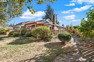 2031 NE Josephine Dr, Hillsboro, OR 97124 - Photo 26