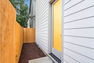 8328 N Bank St, Portland, OR 97203 - Photo 10