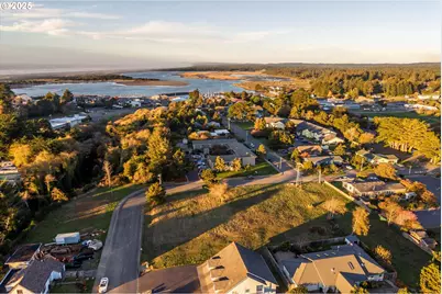 Baltimore Ave SE #1700, Bandon, OR 97411 - Photo 6