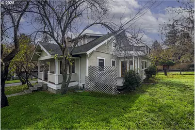 126 Nursery St, Ashland, OR 97520 - Photo 2