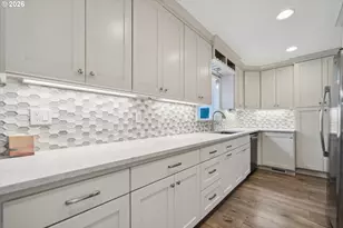 1831 SW Evans St, Portland, OR 97219 - Photo 14