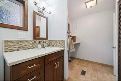 1831 SW Evans St, Portland, OR 97219 - Photo 24