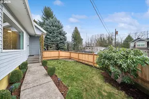 1831 SW Evans St, Portland, OR 97219 - Photo 6
