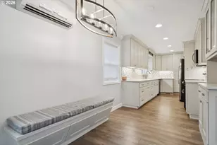 1831 SW Evans St, Portland, OR 97219 - Photo 12