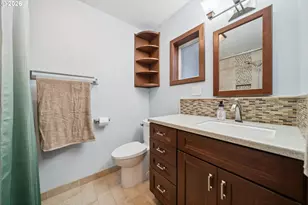 1831 SW Evans St, Portland, OR 97219 - Photo 22