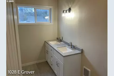 1028 E Grover Ave, Cottage Grove, OR 97424 - Photo 10