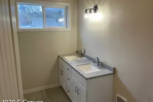 1028 E Grover Ave, Cottage Grove, OR 97424 - Photo 10