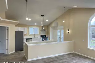 1028 E Grover Ave, Cottage Grove, OR 97424 - Photo 4