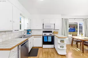 2326 Evergreen Ave, Salem, OR 97301 - Photo 12