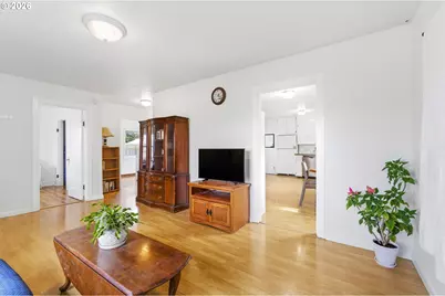 2326 Evergreen Ave, Salem, OR 97301 - Photo 8