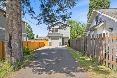 15667 SE Rainier Ave, Clackamas, OR 97015 - Photo 2