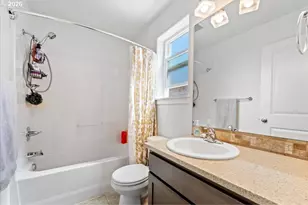 15667 SE Rainier Ave, Clackamas, OR 97015 - Photo 14
