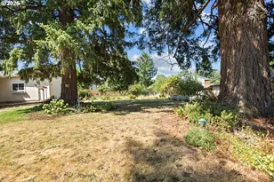 10737 NE Shaver St, Portland, OR 97220 - Photo 40