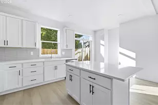 8720 SE Bybee Blvd, Portland, OR 97266 - Photo 10