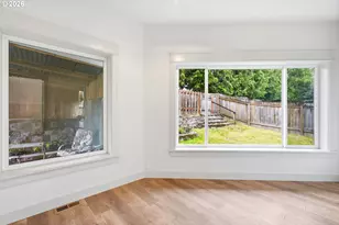 160 SE 19th St, Troutdale, OR 97060 - Photo 12