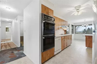 1010 NE 65th St, Vancouver, WA 98665 - Photo 8