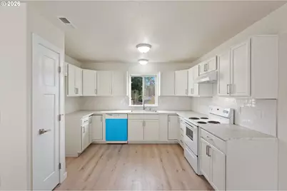 2518 SE 130th Ave, Portland, OR 97236 - Photo 4