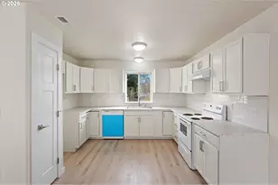 2518 SE 130th Ave, Portland, OR 97236 - Photo 4