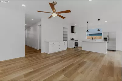 1209 S 6th Ave, Kelso, WA 98626 - Photo 6