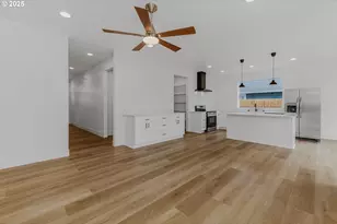 1209 S 6th Ave, Kelso, WA 98626 - Photo 6