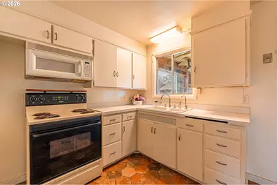 630 Gilbert St, Eugene, OR 97402 - Photo 6