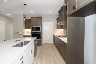 11009 NW 11th Pl, Vancouver, WA 98685 - Photo 10