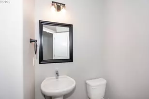 11009 NW 11th Pl, Vancouver, WA 98685 - Photo 8