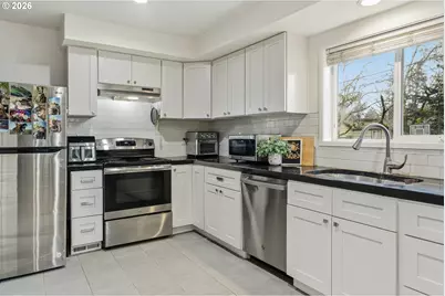 11937 NE Holladay St, Portland, OR 97220 - Photo 2