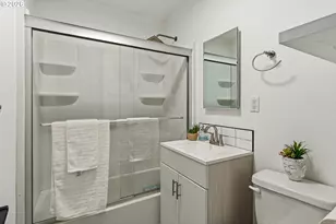 11937 NE Holladay St, Portland, OR 97220 - Photo 6