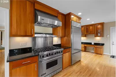3250 SW Donner Way Ct, Portland, OR 97239 - Photo 14