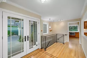 3250 SW Donner Way Ct, Portland, OR 97239 - Photo 4