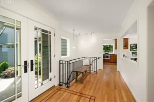 3250 SW Donner Way Ct, Portland, OR 97239 - Photo 2