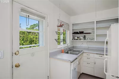 5325/5327 NE Davis St, Portland, OR 97213 - Photo 8