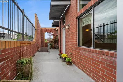 2006 SE Morrison St #D, Portland, OR 97214 - Photo 4