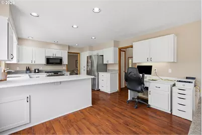 200 N 31st Ave, Cornelius, OR 97113 - Photo 10