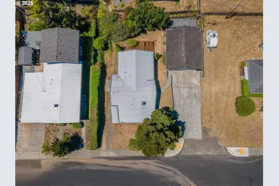 1900 Grant St, North Bend, OR 97459 - Photo 4
