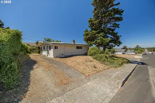 1900 Grant St, North Bend, OR 97459 - Photo 32