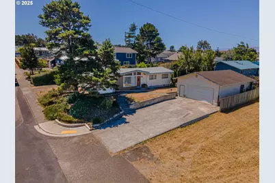 1900 Grant St, North Bend, OR 97459 - Photo 40