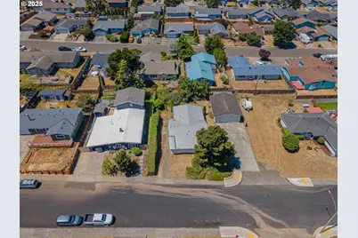 1900 Grant St, North Bend, OR 97459 - Photo 42