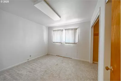 1900 Grant St, North Bend, OR 97459 - Photo 18